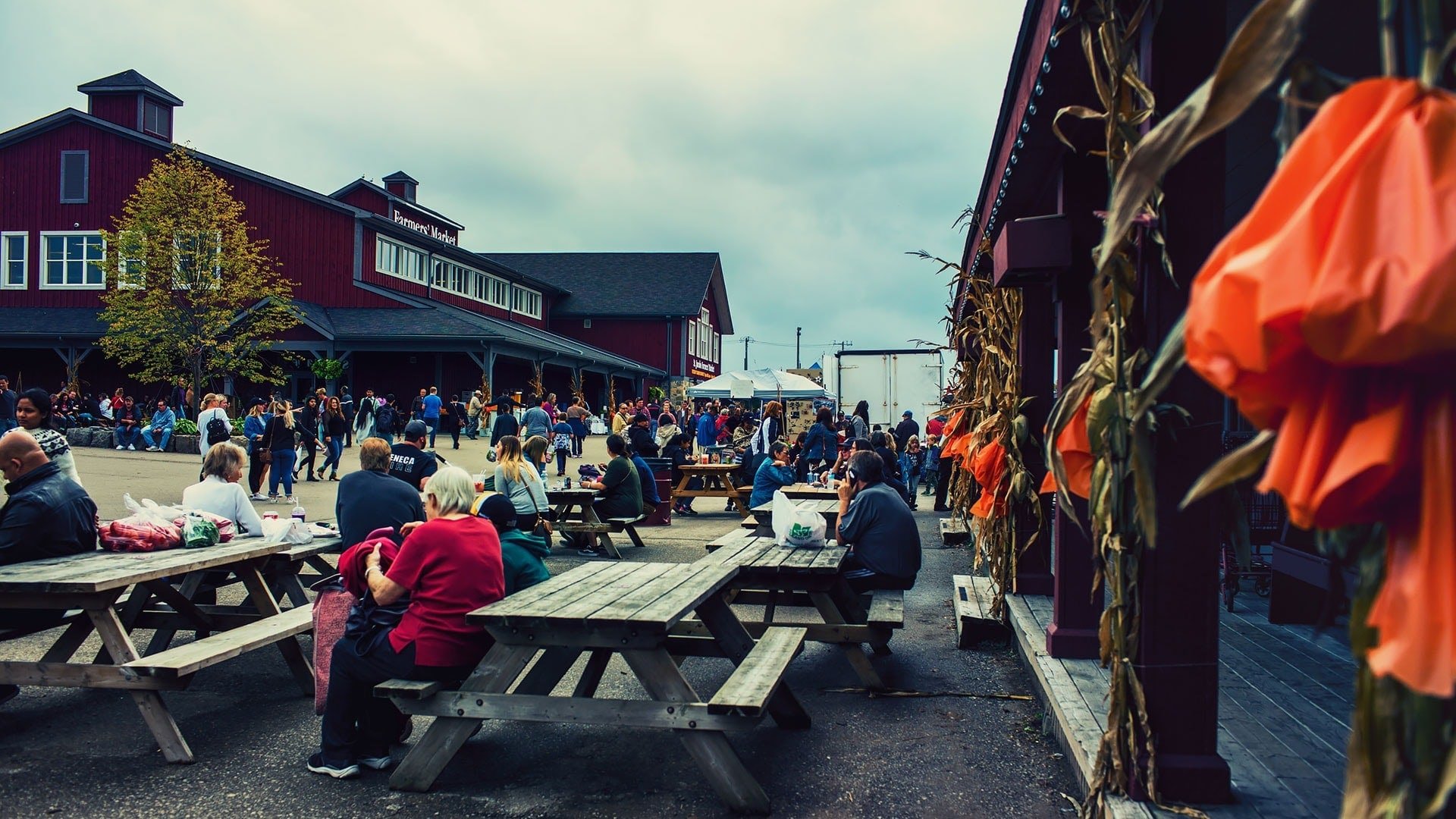 outside dining area at st jacobs farmers market